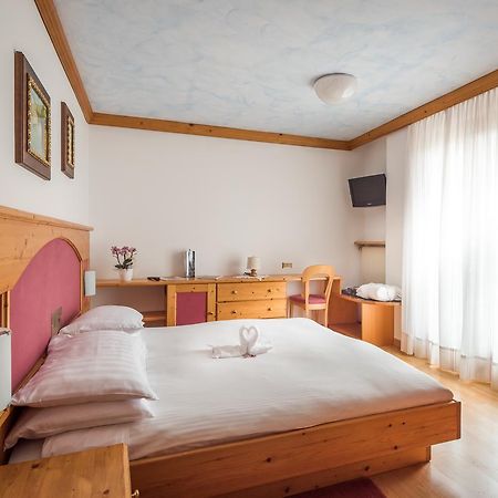 Hotel St. Raphael 마돈나 디 캄필리오 외부 사진