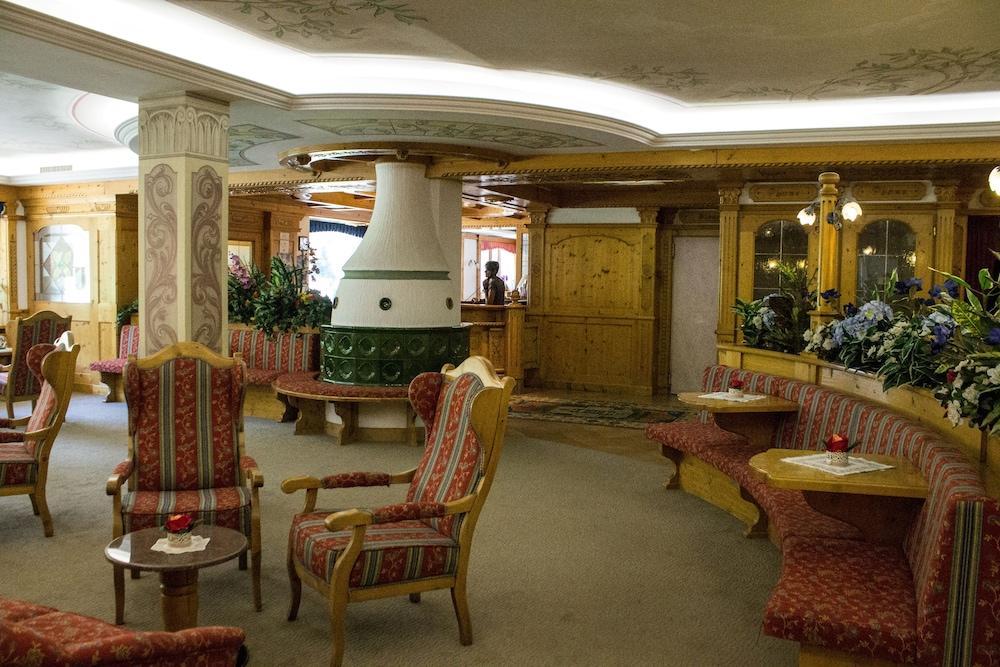 Hotel St. Raphael 마돈나 디 캄필리오 외부 사진