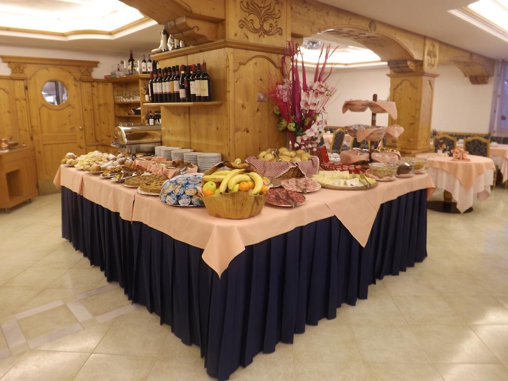 Hotel St. Raphael 마돈나 디 캄필리오 외부 사진
