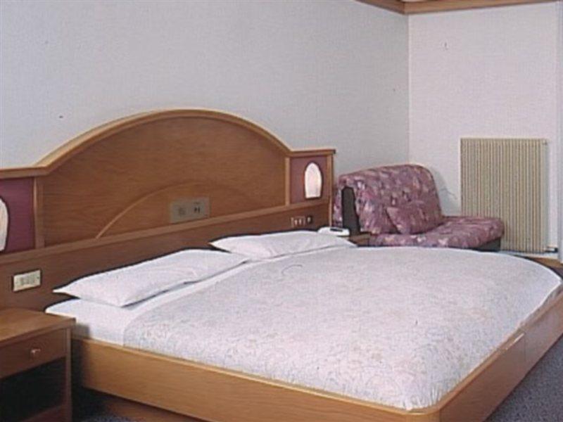 Hotel St. Raphael 마돈나 디 캄필리오 외부 사진