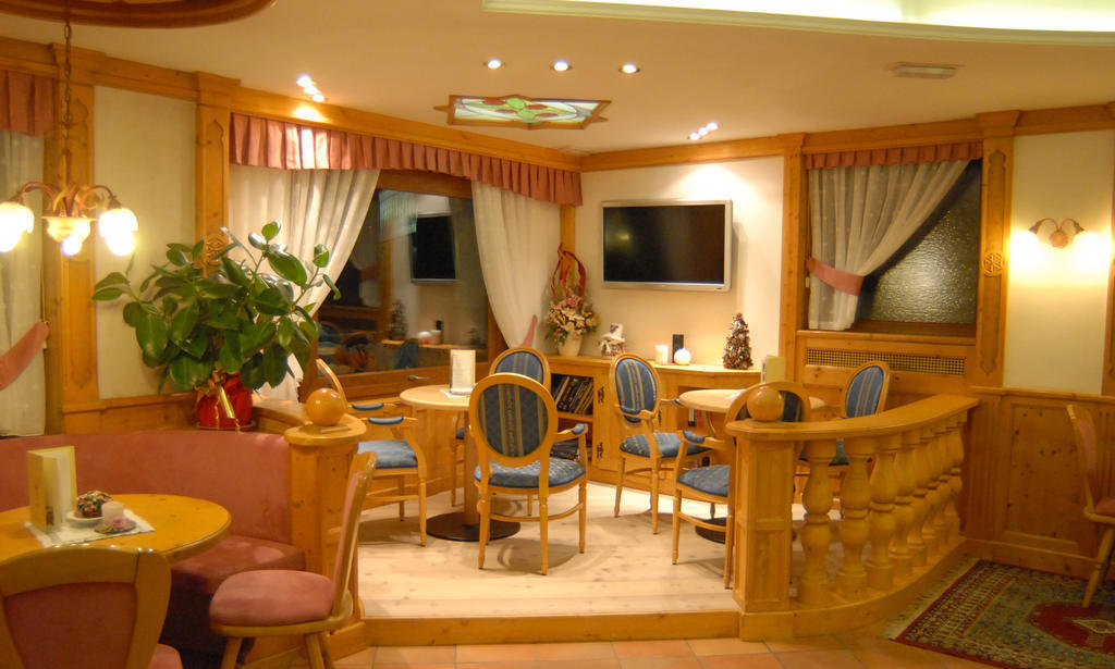 Hotel St. Raphael 마돈나 디 캄필리오 외부 사진