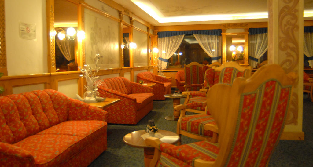 Hotel St. Raphael 마돈나 디 캄필리오 외부 사진