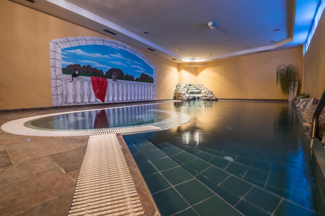 Hotel St. Raphael 마돈나 디 캄필리오 외부 사진
