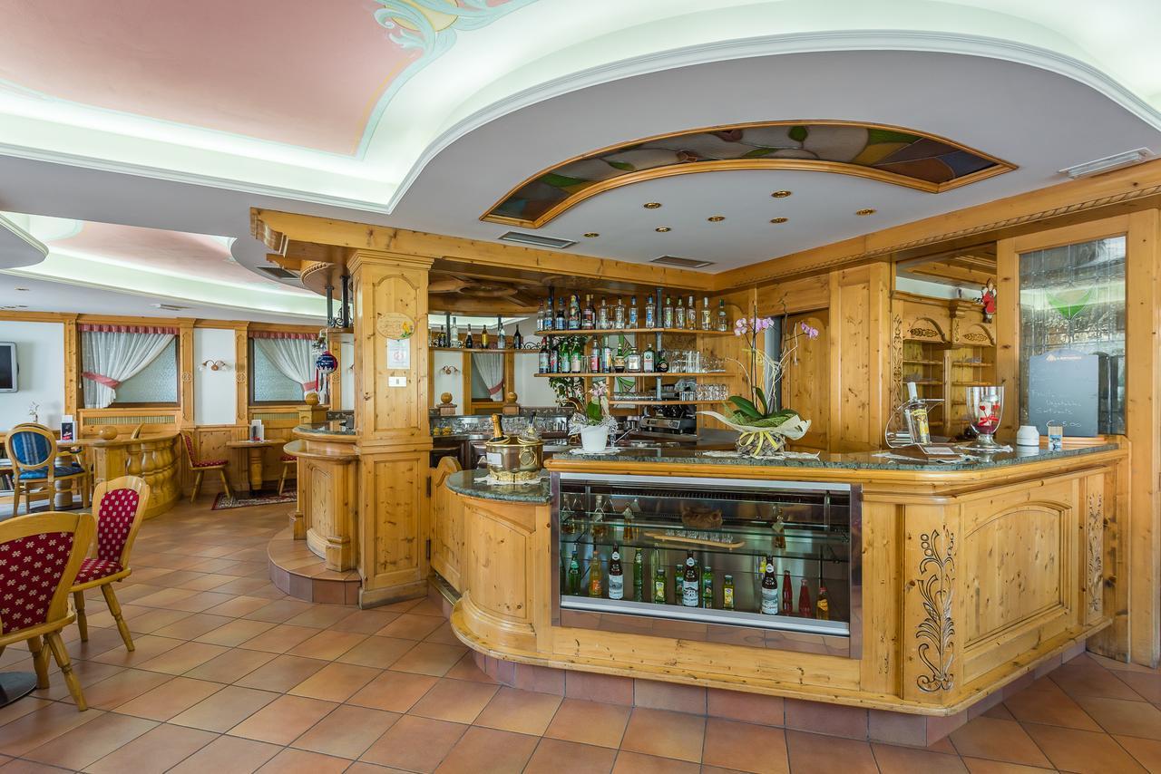 Hotel St. Raphael 마돈나 디 캄필리오 외부 사진