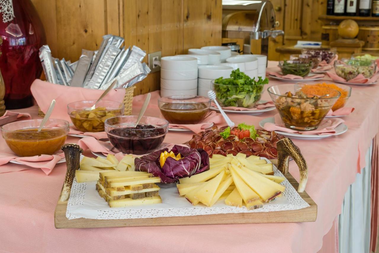 Hotel St. Raphael 마돈나 디 캄필리오 외부 사진