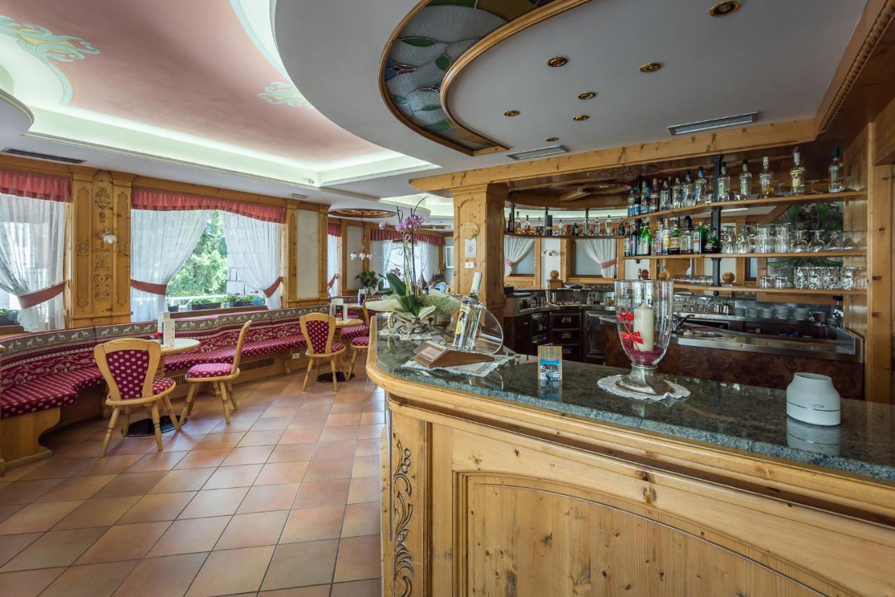 Hotel St. Raphael 마돈나 디 캄필리오 외부 사진
