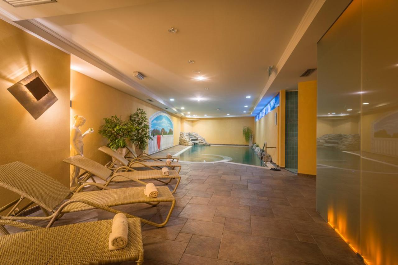 Hotel St. Raphael 마돈나 디 캄필리오 외부 사진