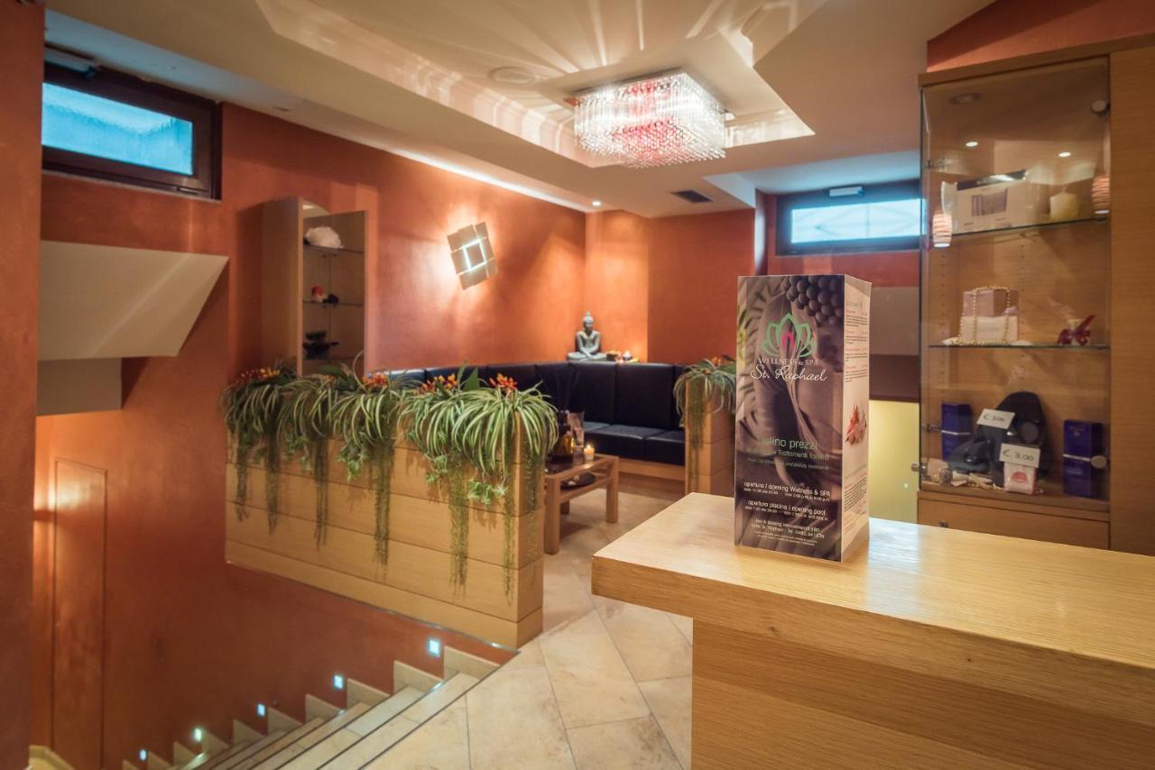 Hotel St. Raphael 마돈나 디 캄필리오 외부 사진
