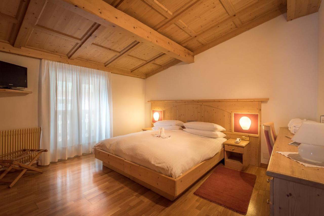 Hotel St. Raphael 마돈나 디 캄필리오 외부 사진