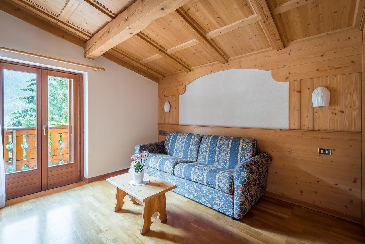 Hotel St. Raphael 마돈나 디 캄필리오 외부 사진